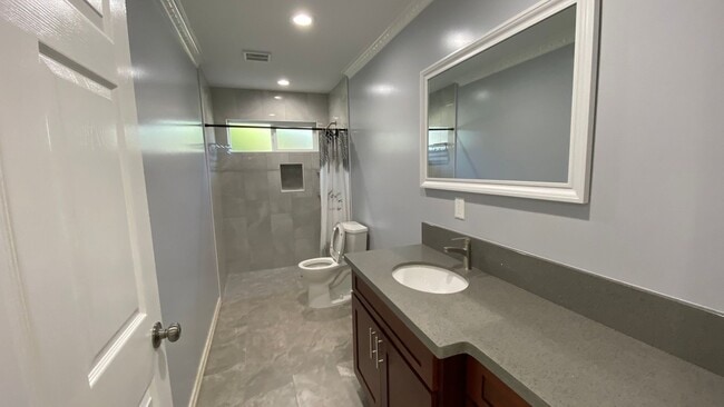 Building Photo - NEWLY BUILT 4BD HOME NESTLED IN WAIMALU!