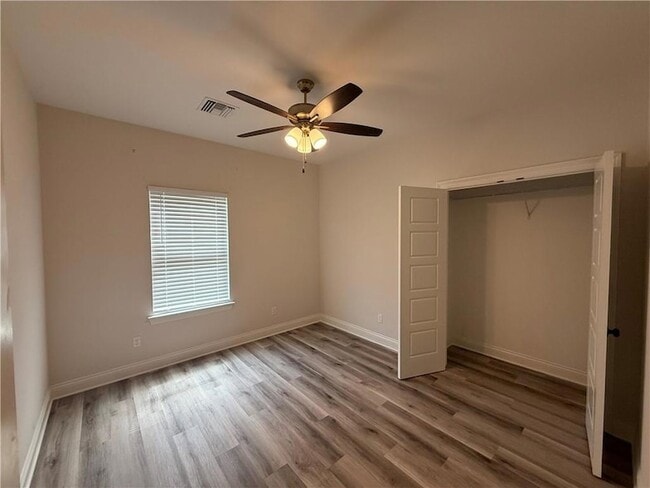 Building Photo - 57415 Oak Ave