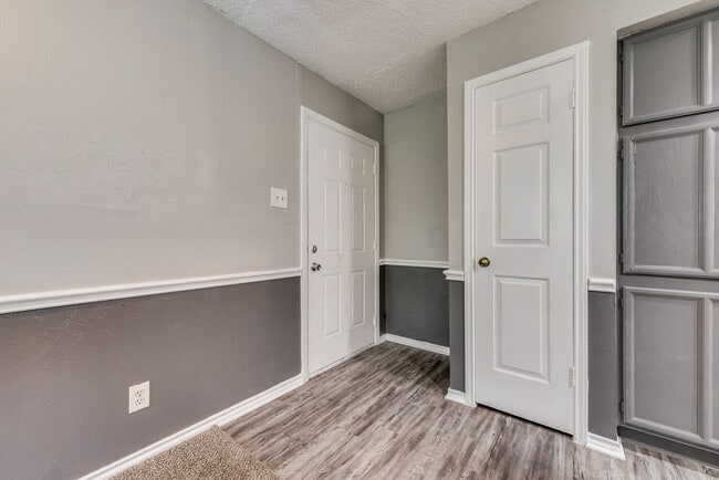 Building Photo - Springhollow Apartments