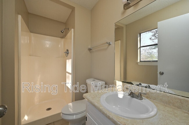 Building Photo - 436 10th Ct