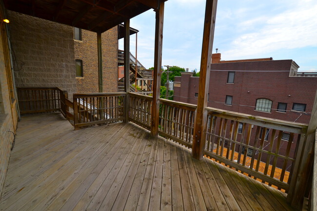 Building Photo - 1139 W Webster Ave