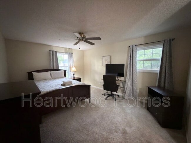 Building Photo - 264 Orchard Hill Dr