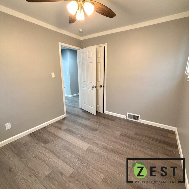 Building Photo - GORGEOUS 3 BD 1.5 BATH HOME!