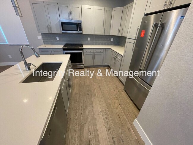 Building Photo - 2815 W 25th Ave