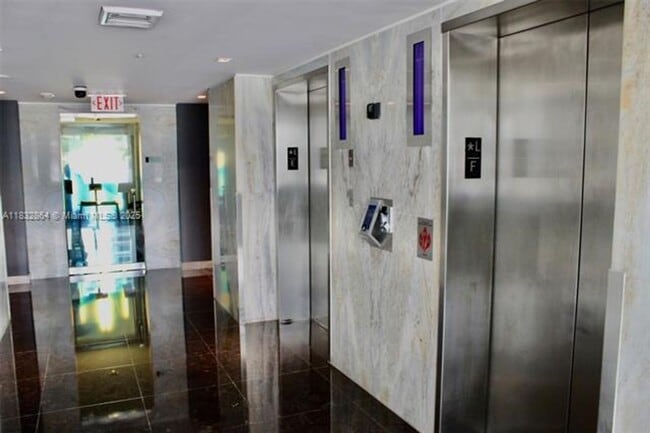 Building Photo - 325 S Biscayne Blvd