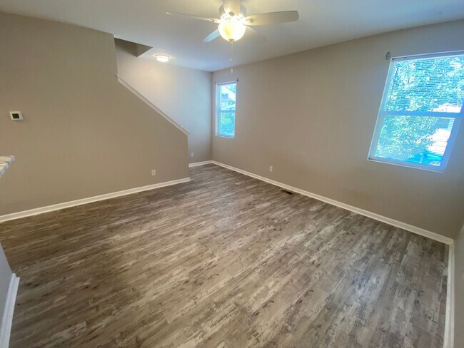 Building Photo - Spacious Englewood Home