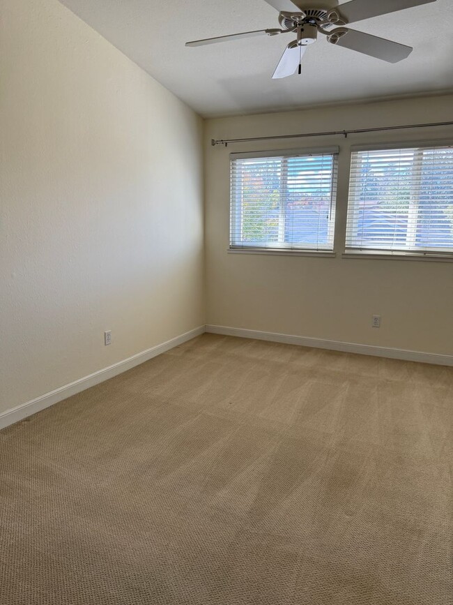 Building Photo - 290 Riverwood Cir