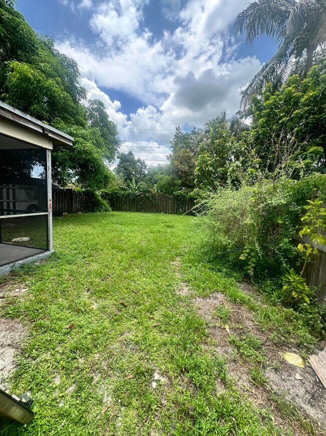 Building Photo - 5644 NW 14th Ct