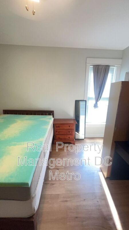 Building Photo - 1241 Monroe St NE