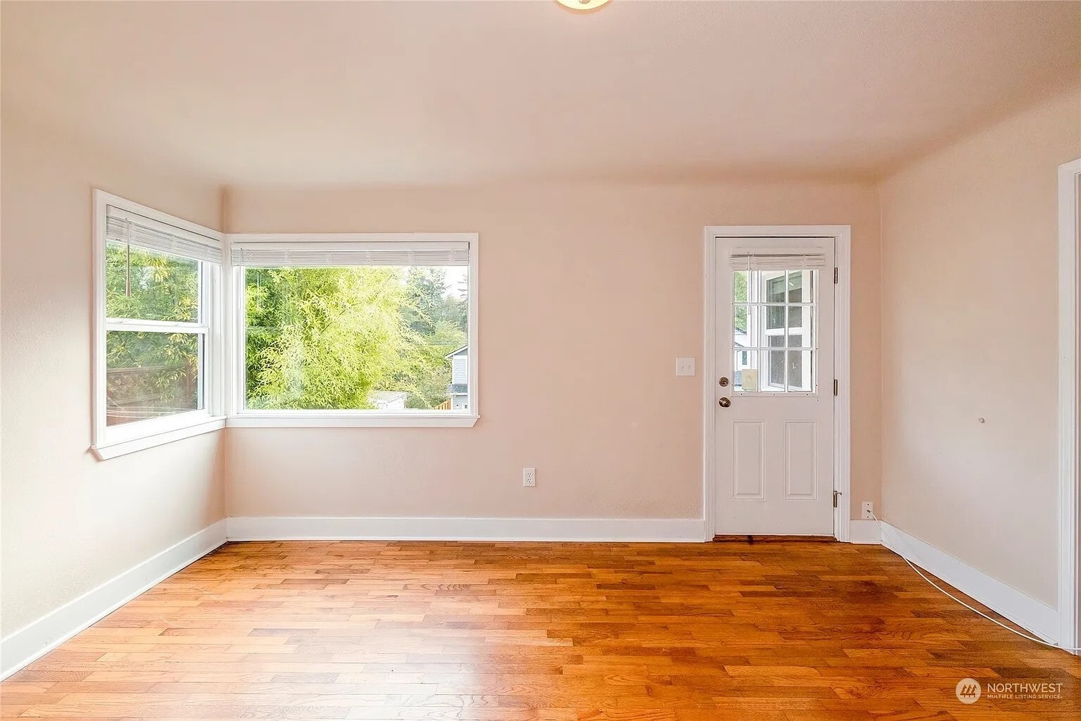 Building Photo - 916 Hull Ave