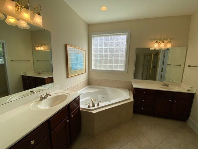 Building Photo - 131 Barclay Valley Dr