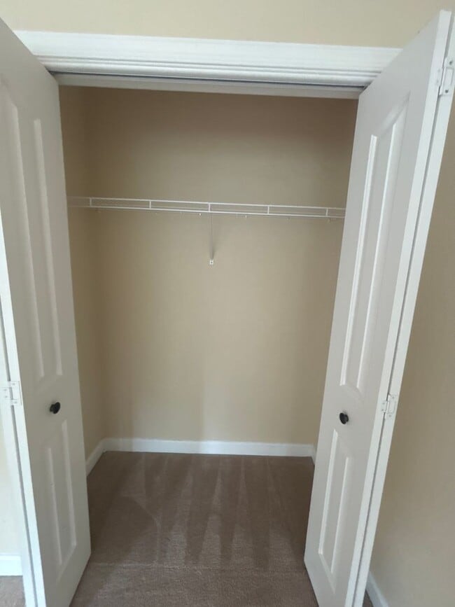 Building Photo - Spacious 4-Bedroom Home Near Base – No Tun...