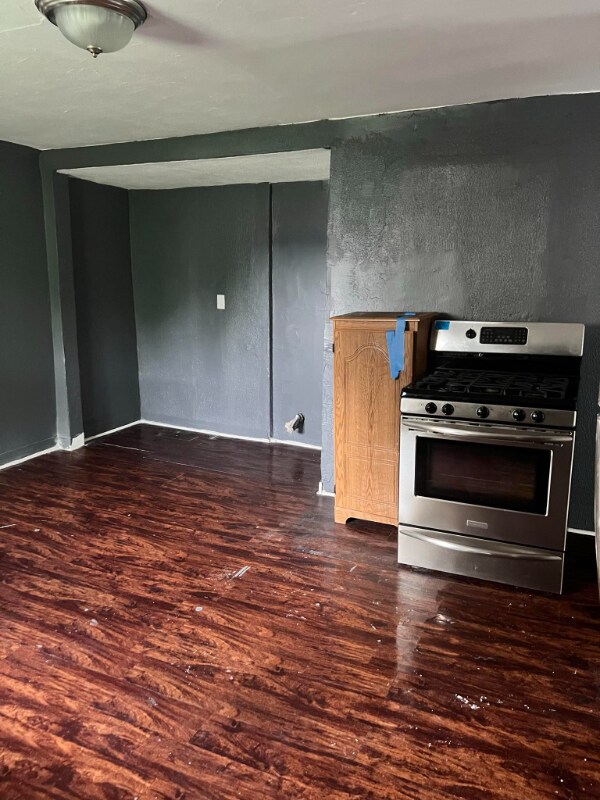 Building Photo - 11 Dupont St