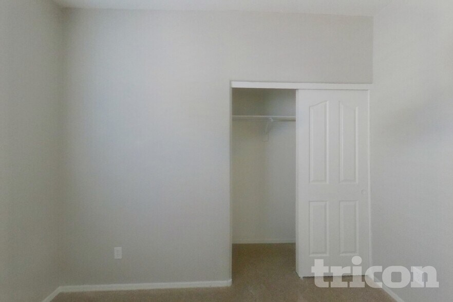 Building Photo - 36497 W Barcelona Ln