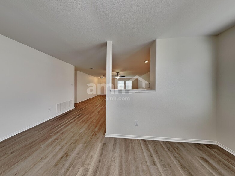 Building Photo - 506 Azalea Dr