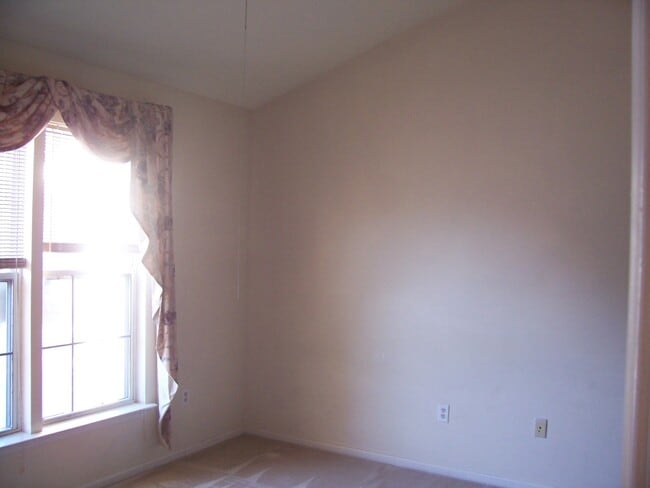 Building Photo - 3 Level Townhome- Odenton, MD