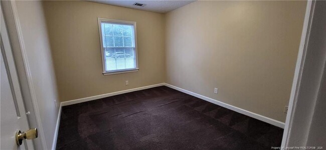 Building Photo - 1005 N Elm St