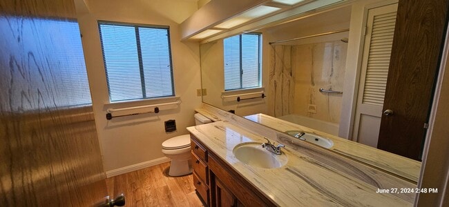 Building Photo - Creekridge Villas Single Story Condo in Ga...