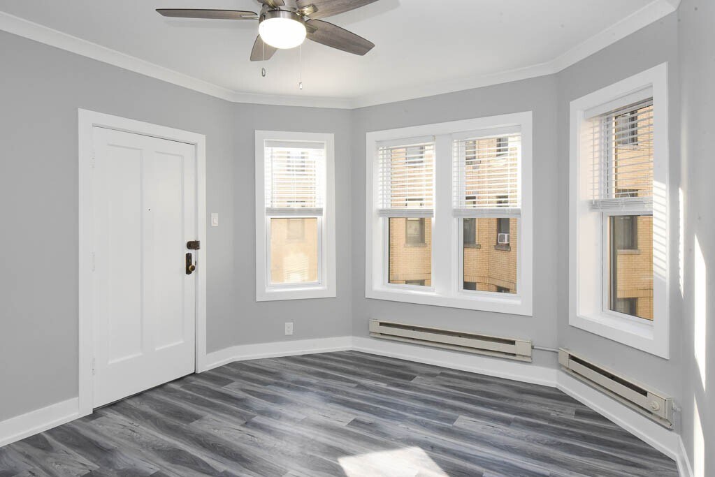 Building Photo - 3821 N Greenview Ave