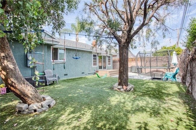 Building Photo - 3108 Ladoga Ave