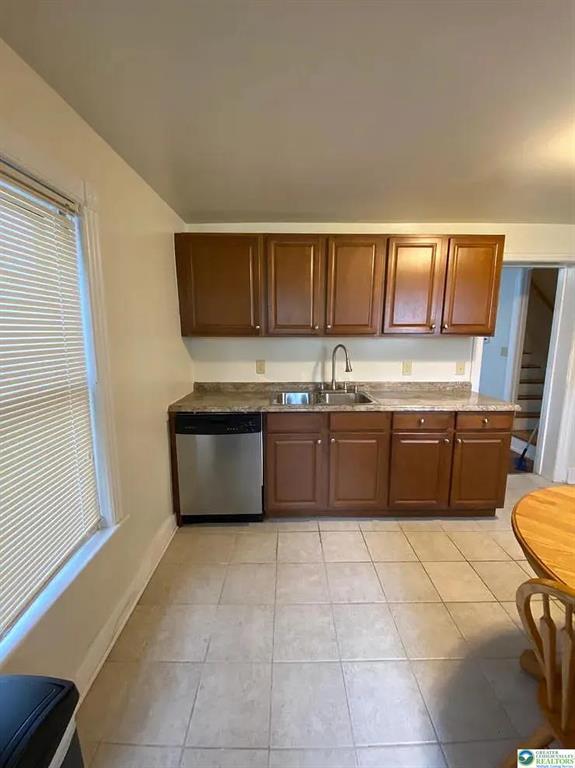 Building Photo - 528 Selfridge St