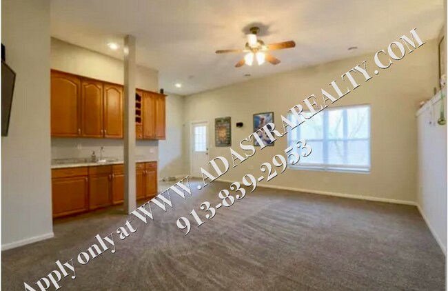 Building Photo - Beautiful 4 Bed 3 Bath Home in Olathe-Comi...