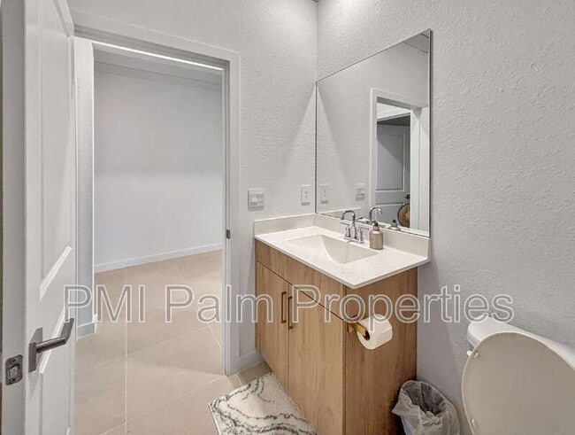 Building Photo - 5989 SE Sky Blue Cir