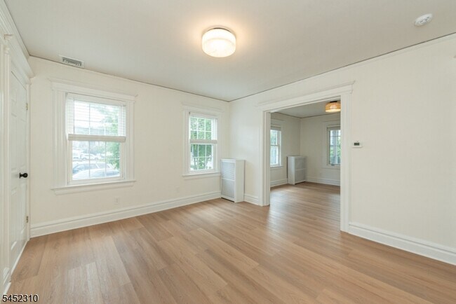 Building Photo - 160 Bloomfield Ave