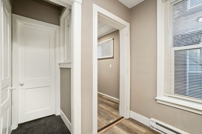 Building Photo - 131 S 12th St