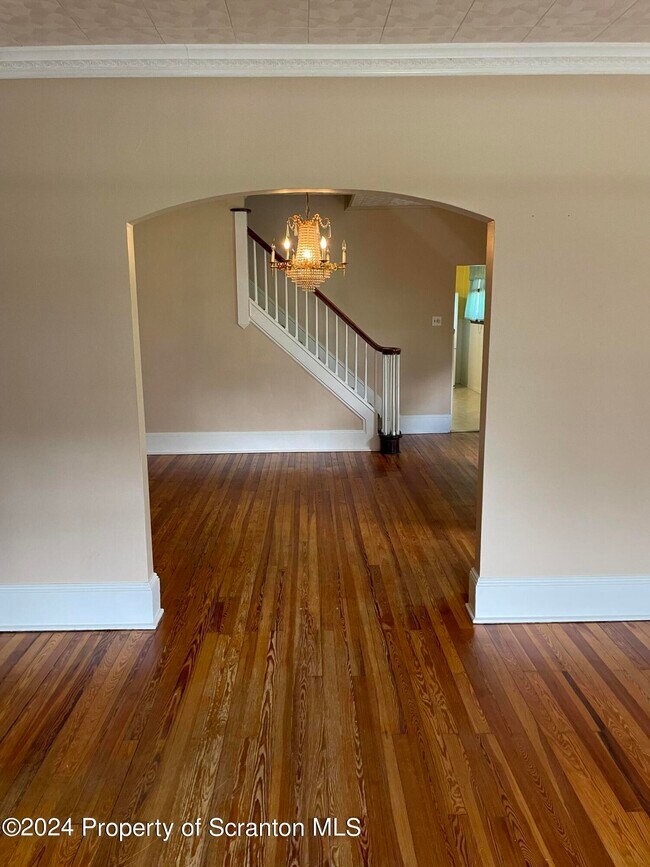 Building Photo - 1312 Main St