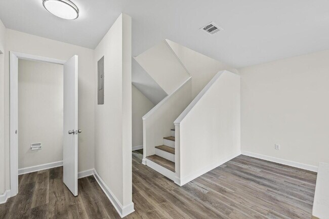 Building Photo - "Charming 2-Bedroom Townhouse Retreat with...