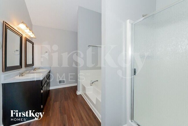 Building Photo - 470 Willow Ln