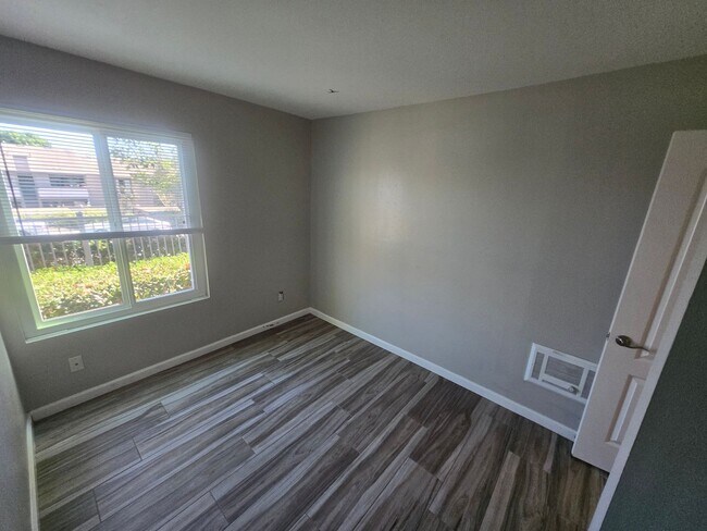Building Photo - Rare 4BR/2BA Condo in Serra Mesa | 2 Pools, Gym & Covered Parking!