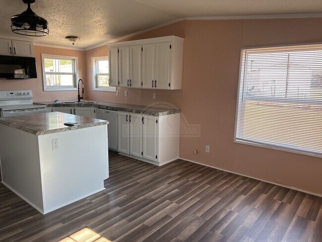 Building Photo - 5013 Tiffany Cir