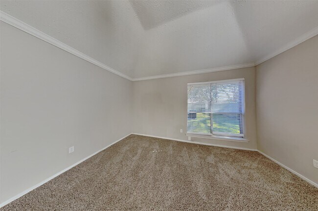 Building Photo - 2515 Chestnut Cir