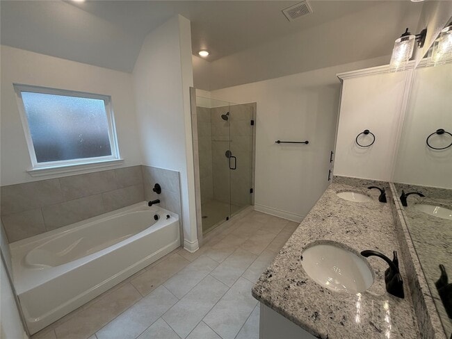 Building Photo - 805 Hardaway Ln