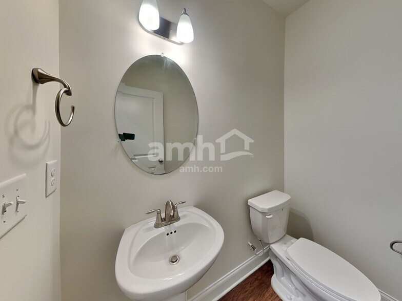 Building Photo - 716 Cyprus Ave