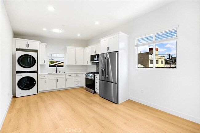 Building Photo - 4040 Somers Ave