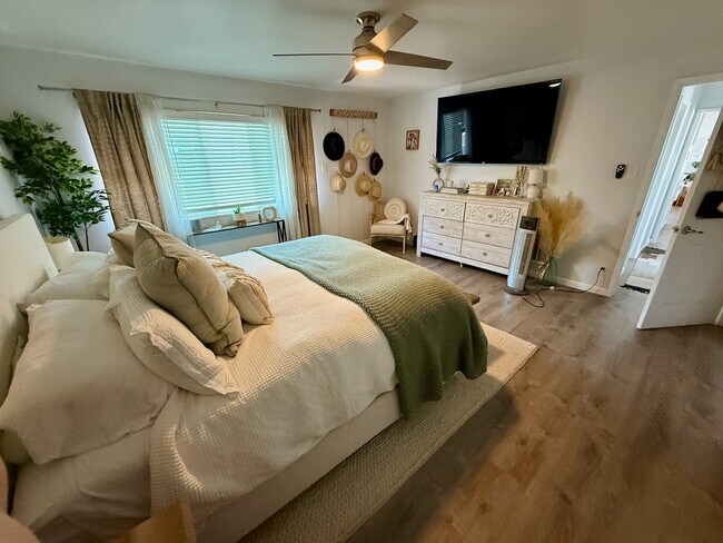 Bedroom 2 - 1000 Highland Ave