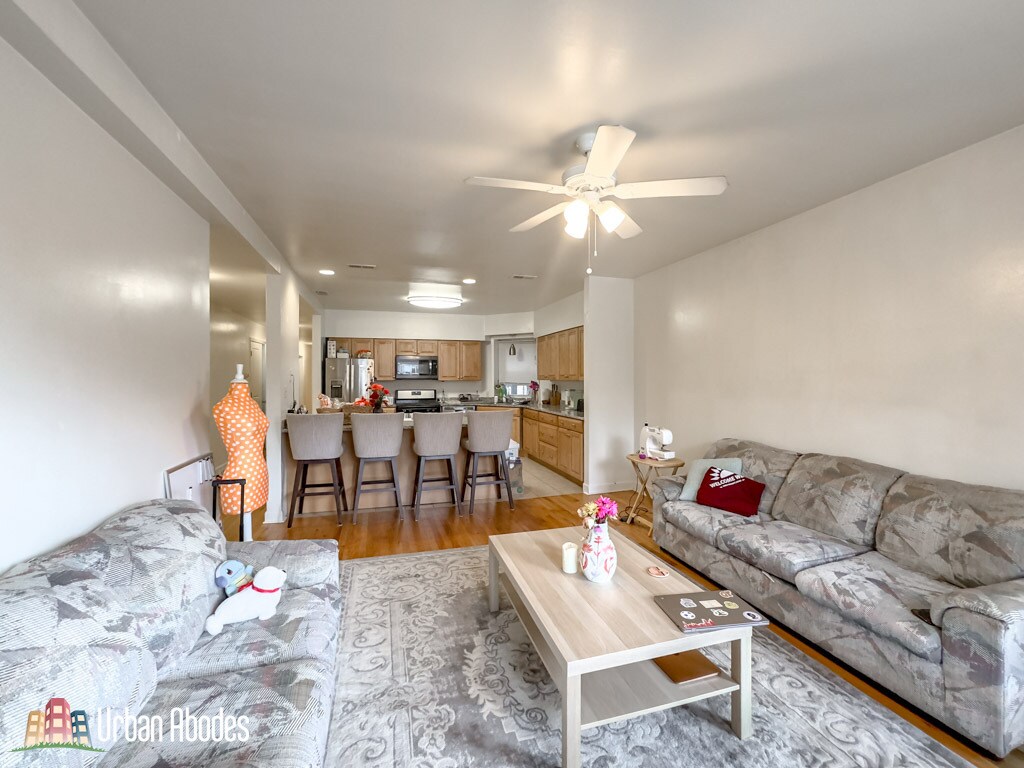 Building Photo - 6711 N Sheridan Rd