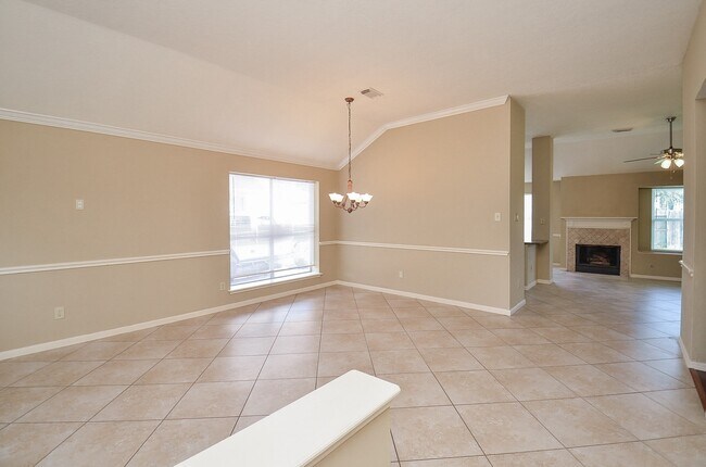 Building Photo - 20430 Drakewood Dr