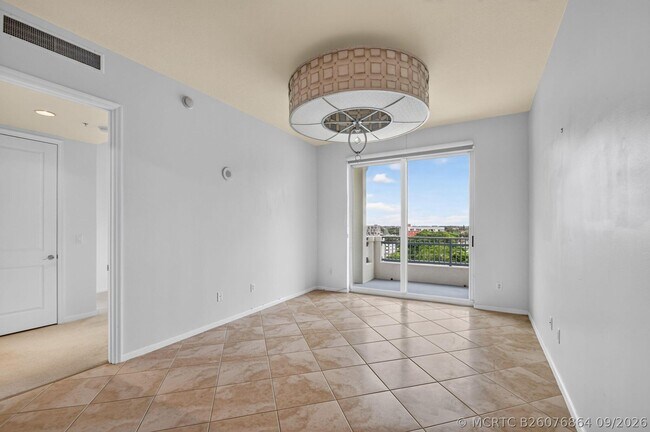 Building Photo - 403 S Sapodilla Ave