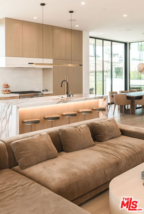 Building Photo - 606 N Ardmore Ave