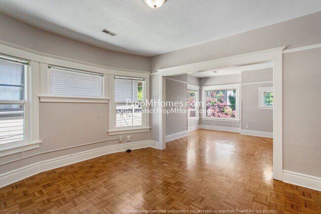 Building Photo - Charming Two-Bedroom Upper-Level Duplex in...