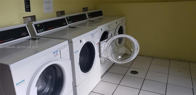 Building Photo - 8301 SW 142nd Ave