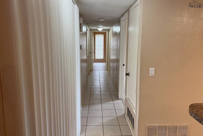 Building Photo - 1901 Wenonah Ave