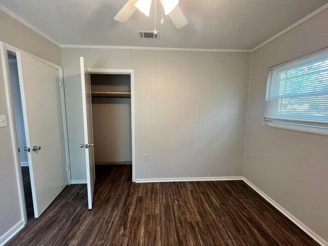 Building Photo - 2613 Rippee Rd