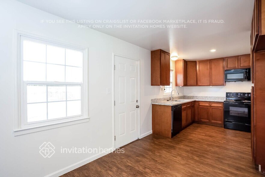 Building Photo - 548 B St