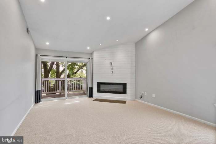 Building Photo - 2867 Yarling Ct