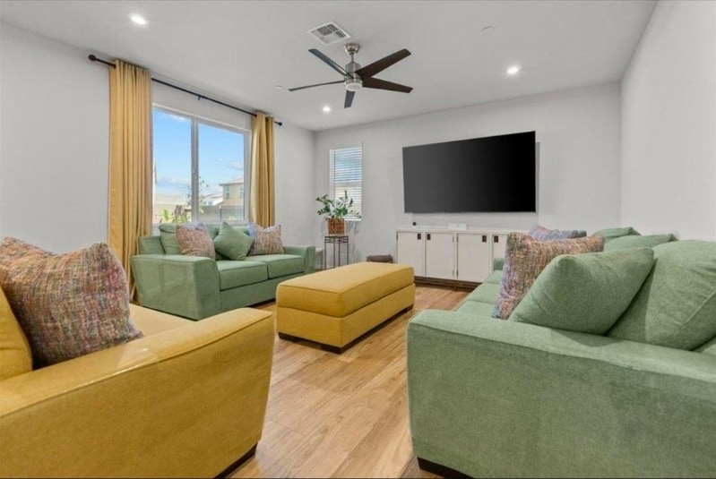 Building Photo - 2851 Ski Bch St